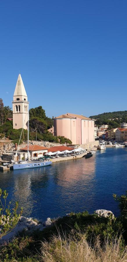 Narcis Central Apartment With Sea & City Views Veli Losinj Bagian luar foto