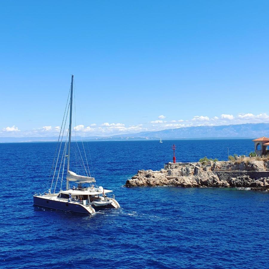 Narcis Central Apartment With Sea & City Views Veli Losinj Bagian luar foto