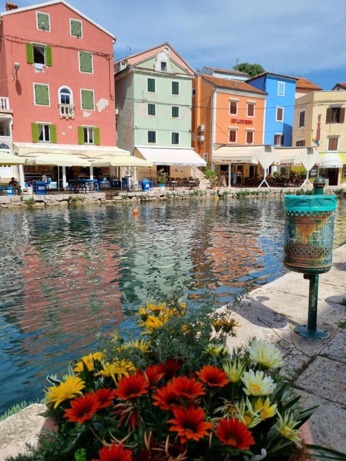 Narcis Central Apartment With Sea & City Views Veli Losinj Bagian luar foto