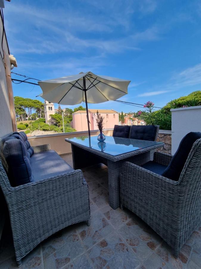 Narcis Central Apartment With Sea & City Views Veli Losinj Bagian luar foto