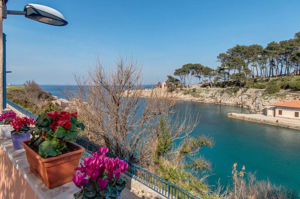 Narcis Central Apartment With Sea & City Views Veli Losinj Bagian luar foto