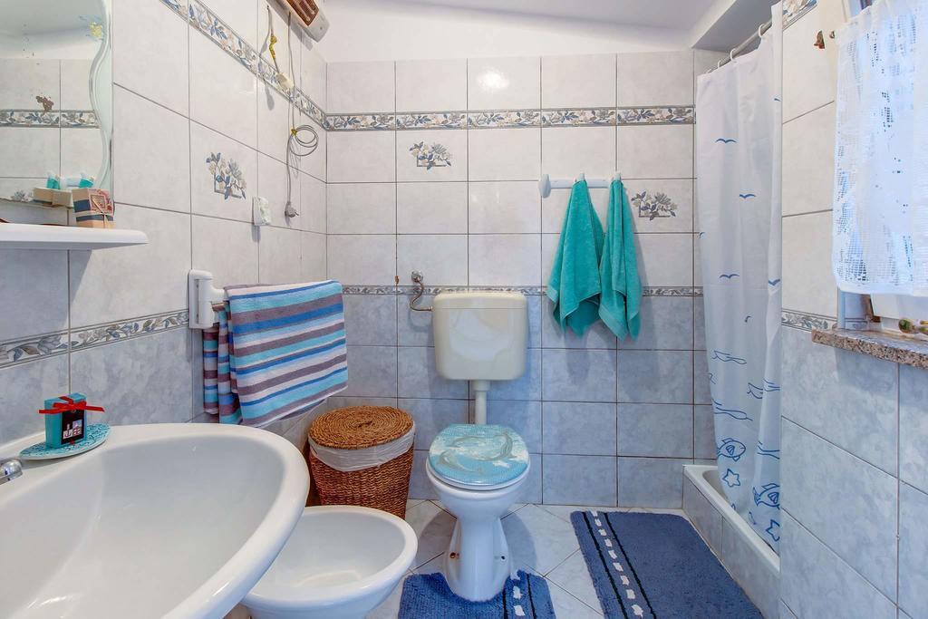 Narcis Central Apartment With Sea & City Views Veli Losinj Bagian luar foto