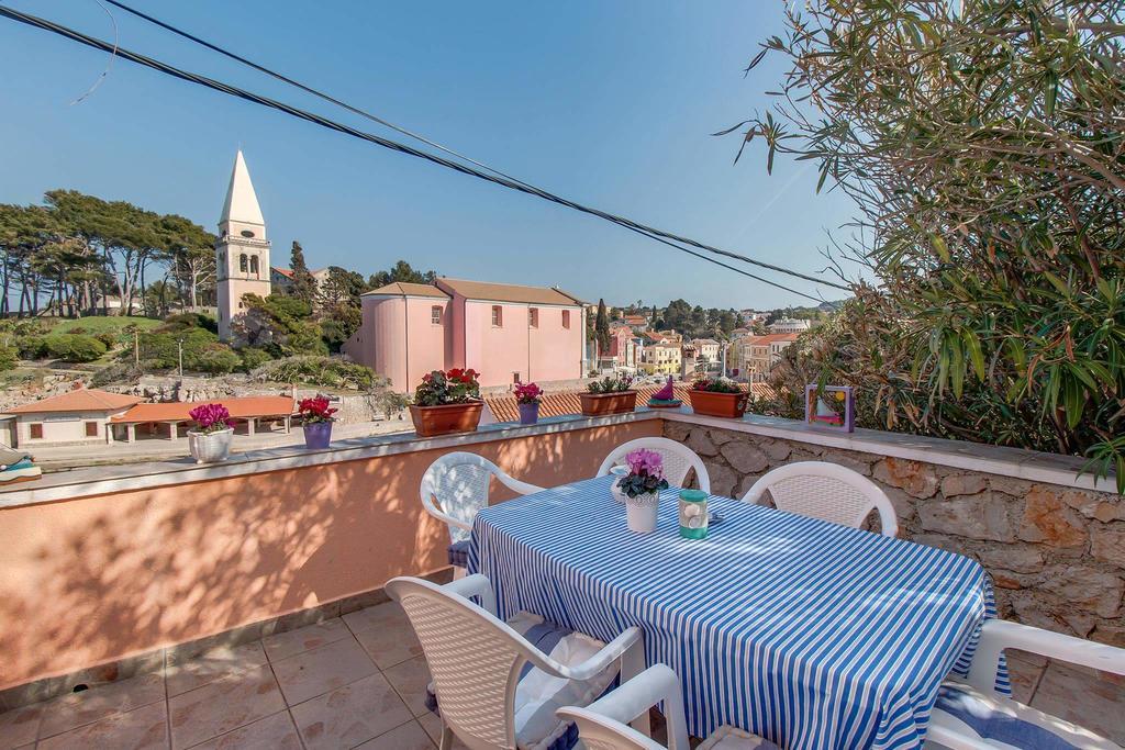 Narcis Central Apartment With Sea & City Views Veli Losinj Bagian luar foto