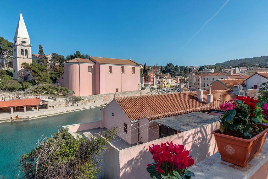Narcis Central Apartment With Sea & City Views Veli Losinj Bagian luar foto