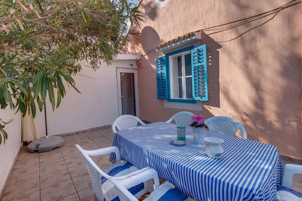 Narcis Central Apartment With Sea & City Views Veli Losinj Bagian luar foto